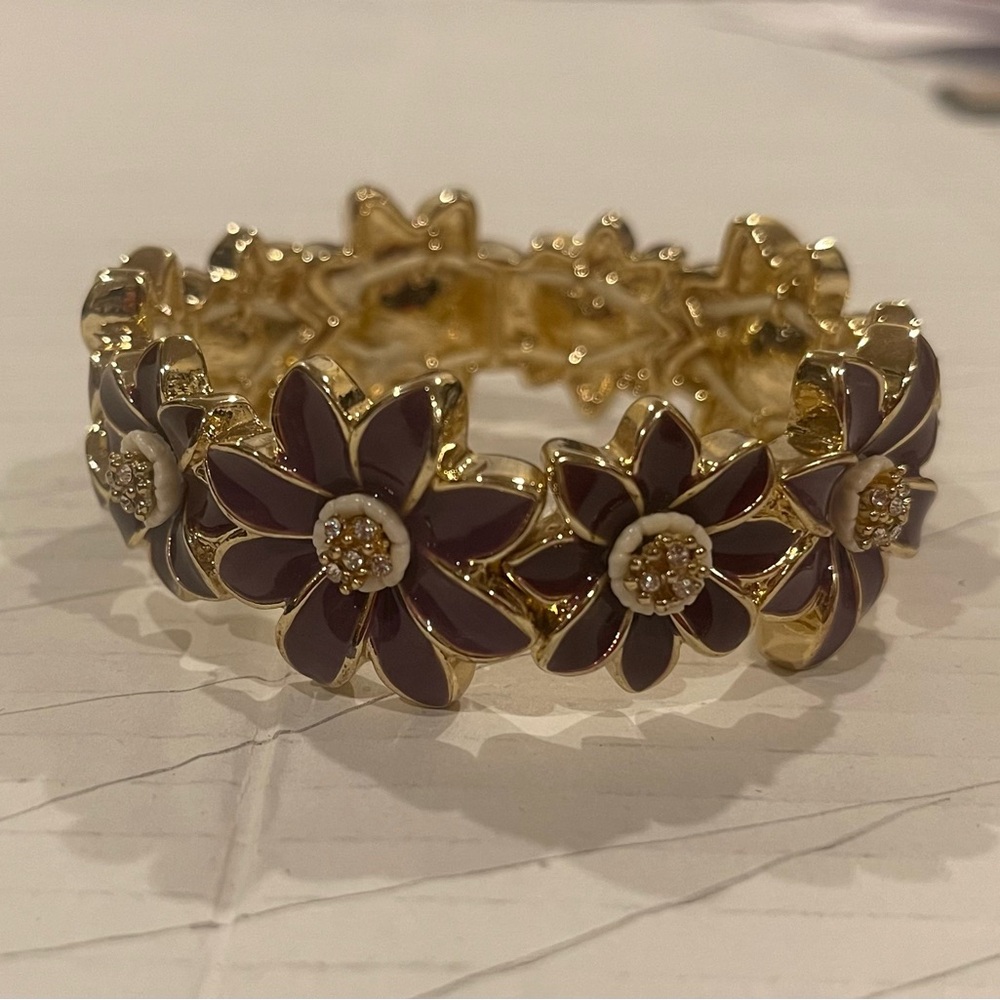 Beautiful Purple Daisy Stretch Bracelet w/Enamel & Crystals